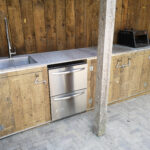 Country mit Beefer, 2er Kochfeld, Schubladenkühlschrank, Spüle mit Boiler und Granitplatte. Maße 320 x 70 x 95 cm hoch
