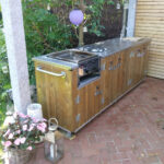 Outdoorküche Country mit Gastro Grill mit 2 Brenner, 2er Gaskochfeld und Spüle. Maße 270 x 70 x 90 cm hoch