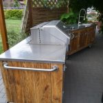 Mehrteilige Gartenküche Country mit Rösle Einbau Pellet Grill
