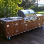 Outdoor-Küche Country mit Napoleon Gas Grill Bilex 605