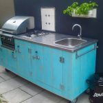 Aussenkueche Country in Turquoise mit Gas-Grill und Gas-Kochfeld