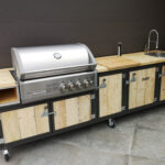 Iron mit Crossray Gasgrill Spüle mit Boiler 4 cm Holzplatte mit Ausziehbare Steckdoseleiste maße 275 x 70 x 90 cm hoch