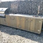 Aussenküche mit Bilex 485 Gasgrill von Napoleon, mit Spüle und 2er Kochfeld