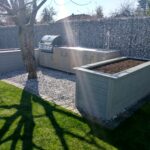 Aussenküche mit Bilex 485 Gasgrill von Napoleon, mit Spüle und 2er Kochfeld